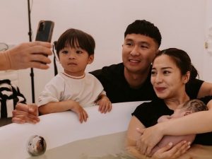 Nikita willy melahirkan putra keduanya secara water birth